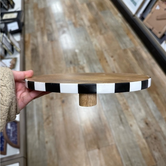 Wooden Cake Stand with Black and White Checkered Edge - Picture 1 of 2